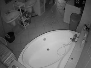 voyeurcam-julmodels-bath-1st-1