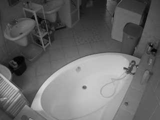voyeurcam-julmodels-bath-1st-1