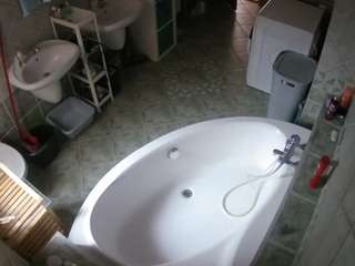 voyeurcam-julmodels-bath-1st-1