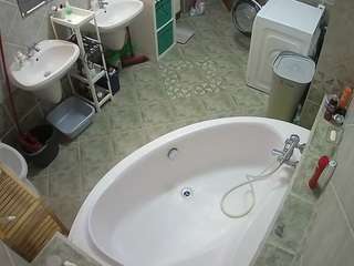 voyeurcam-julmodels-bath-1st-1