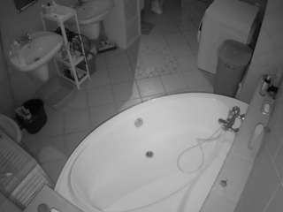 voyeurcam-julmodels-bath-1st-1