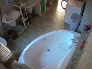 voyeurcam-julmodels-bath-1st-1