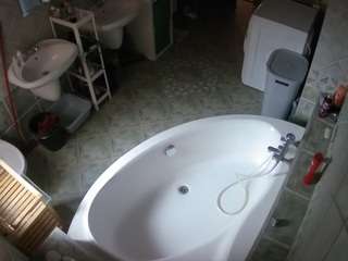 voyeurcam-julmodels-bath-1st-1