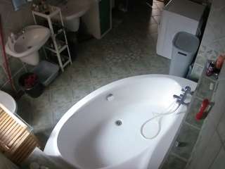 voyeurcam-julmodels-bath-1st-1