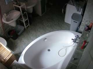 voyeurcam-julmodels-bath-1st-1