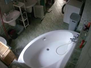 voyeurcam-julmodels-bath-1st-1 webcam model