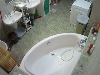 voyeurcam-julmodels-bath-1st-1 webcam model