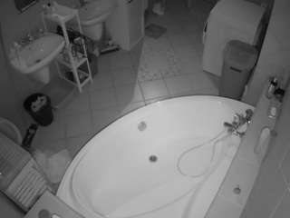 voyeurcam-julmodels-bath-1st-1 webcam model