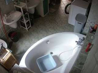 voyeurcam-julmodels-bath-1st-1