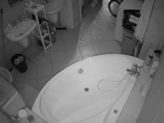voyeurcam-julmodels-bath-1st-1 webcam