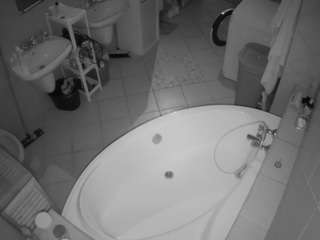 voyeurcam-julmodels-bath-1st-1