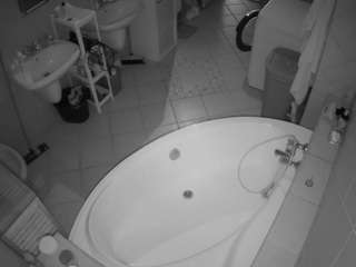 voyeurcam-julmodels-bath-1st-1
