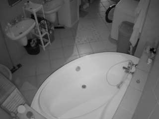 voyeurcam-julmodels-bath-1st-1