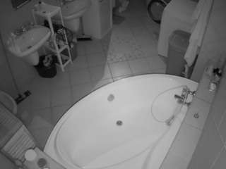 voyeurcam-julmodels-bath-1st-1