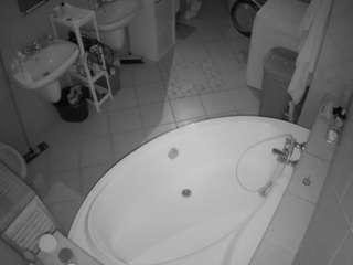 voyeurcam-julmodels-bath-1st-1