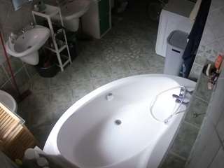 voyeurcam-julmodels-bath-1st-1