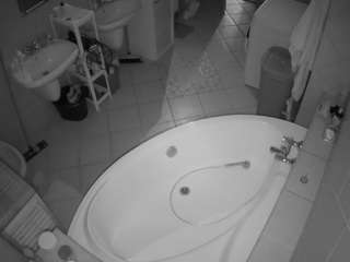 voyeurcam-julmodels-bath-1st-1
