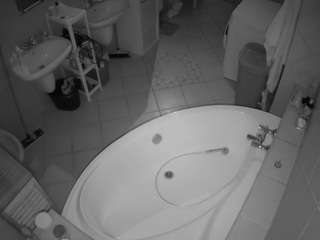 voyeurcam-julmodels-bath-1st-1