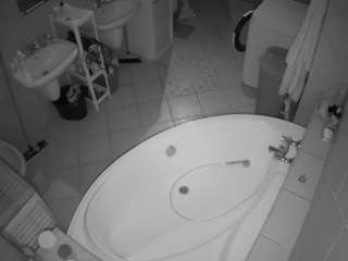 voyeurcam-julmodels-bath-1st-1 webcam