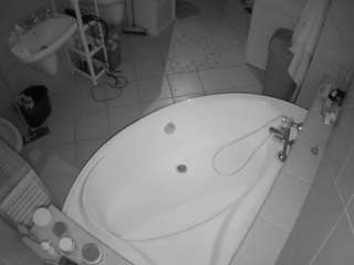 voyeurcam-julmodels-bath-1st-1
