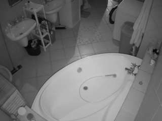 voyeurcam-julmodels-bath-1st-1