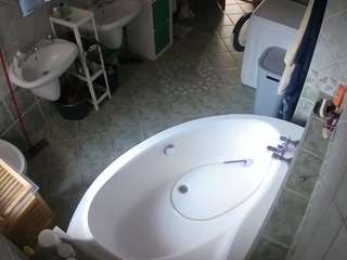 voyeurcam-julmodels-bath-1st-1