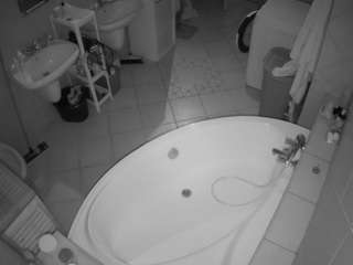 voyeurcam-julmodels-bath-1st-1 webcam
