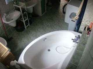 voyeurcam-julmodels-bath-1st-1