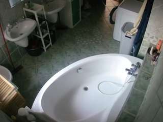voyeurcam-julmodels-bath-1st-1