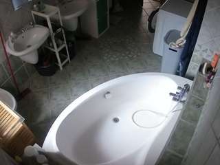voyeurcam-julmodels-bath-1st-1