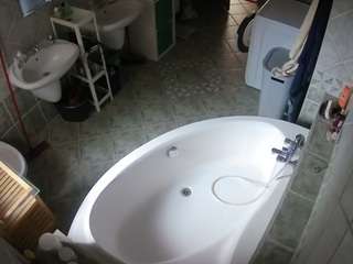 voyeurcam-julmodels-bath-1st-1