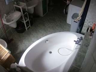voyeurcam-julmodels-bath-1st-1
