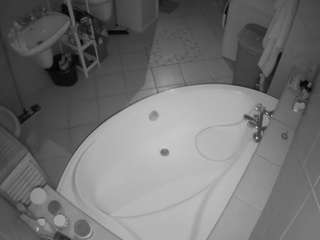 voyeurcam-julmodels-bath-1st-1