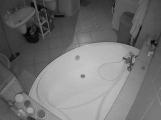 voyeurcam-julmodels-bath-1st-1 webcam