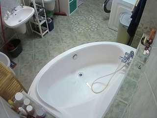 voyeurcam-julmodels-bath-1st-1