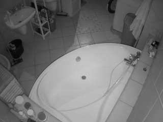 voyeurcam-julmodels-bath-1st-1