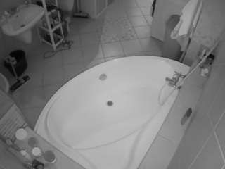 voyeurcam-julmodels-bath-1st-1