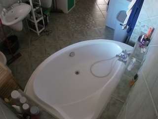voyeurcam-julmodels-bath-1st-1 webcam