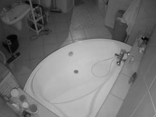 voyeurcam-julmodels-bath-1st-1 webcam