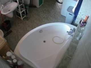 voyeurcam-julmodels-bath-1st-1