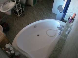 voyeurcam-julmodels-bath-1st-1