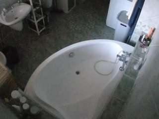 voyeurcam-julmodels-bath-1st-1