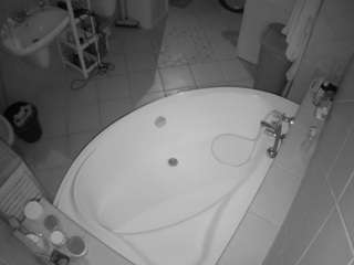 voyeurcam-julmodels-bath-1st-1