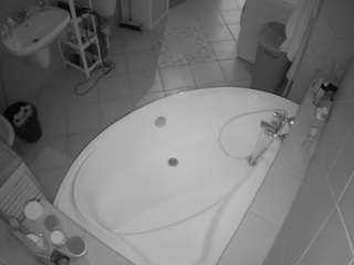 voyeurcam-julmodels-bath-1st-1's CamSoda show and profile