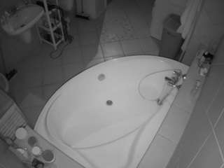 voyeurcam-julmodels-bath-1st-1's CamSoda show and profile