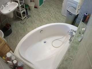 voyeurcam-julmodels-bath-1st-1 webcam