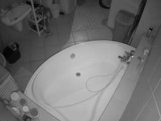voyeurcam-julmodels-bath-1st-1 webcam model