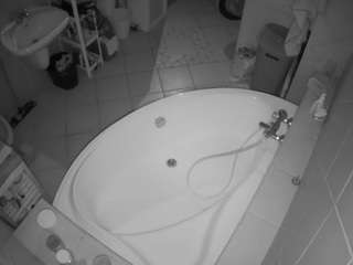 voyeurcam-julmodels-bath-1st-1's CamSoda show and profile