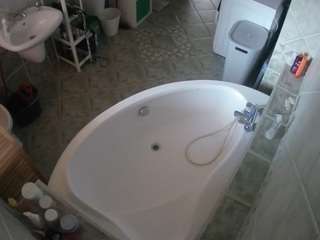 voyeurcam-julmodels-bath-1st-1