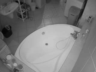 voyeurcam-julmodels-bath-1st-1 webcam model